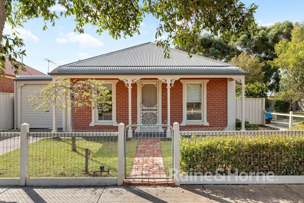 16 Holmes Way, Caroline Springs, VIC 3023