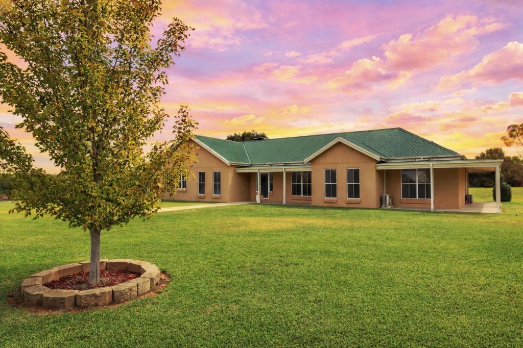 25 Valley View Rd, Cowra, NSW 2794