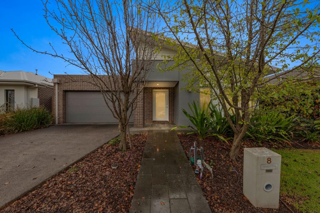 8 Bronte Bvd, Officer, VIC 3809