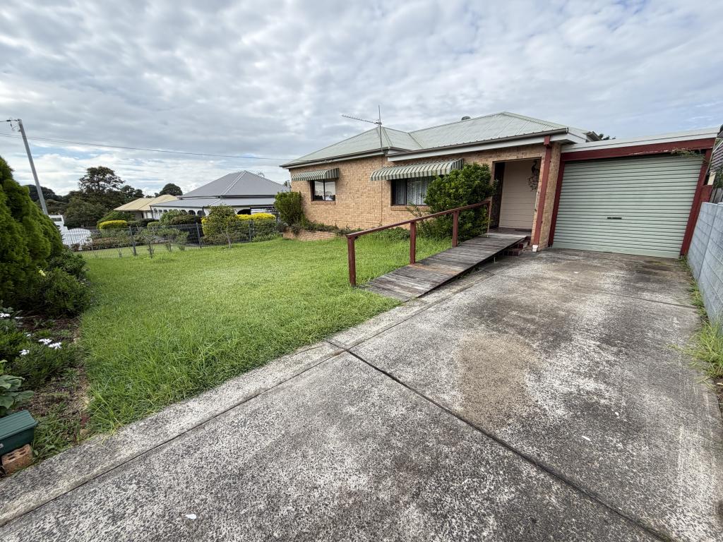 8 Wilson Ave, Nowra, NSW 2541