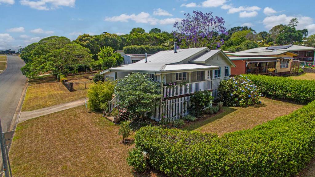 10 Barrine Rd, Yungaburra, QLD 4884