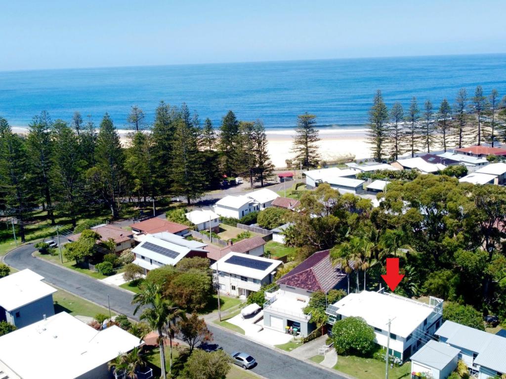 10 Surfview Ave, Black Head, NSW 2430