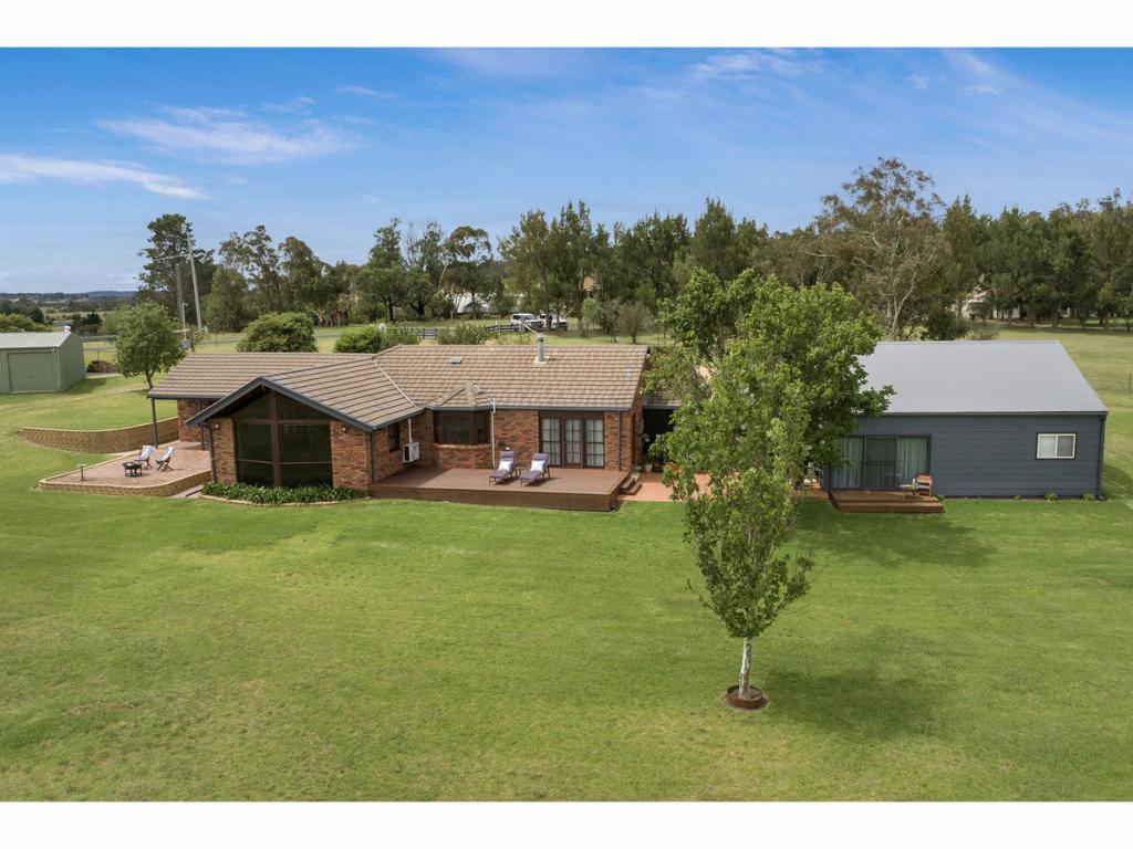 16 Highlands Rd, Armidale, NSW 2350