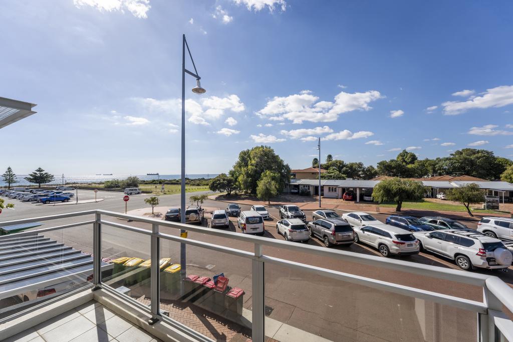 2/61 Rockingham Beach Rd, Rockingham, WA 6168