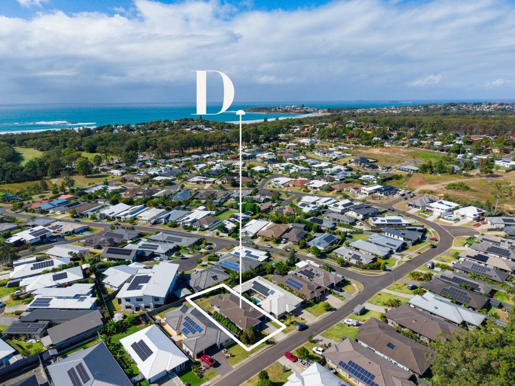 8 Humpback Cres, Safety Beach, NSW 2456