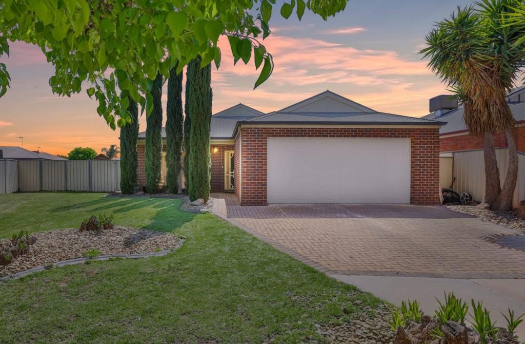 8 JAYLEE TCE, MILDURA, VIC 3500