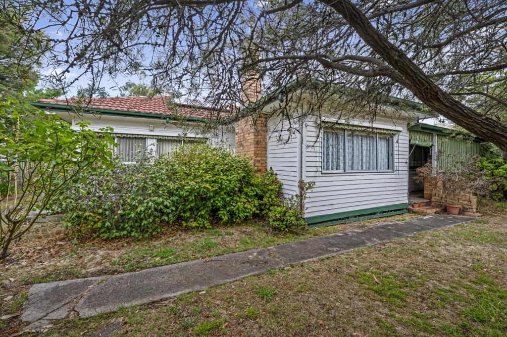 8 MINERVA ST, MANSFIELD, VIC 3722