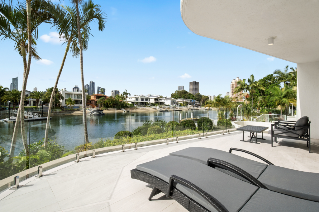 1a/11 Eady Ave, Broadbeach Waters, QLD 4218