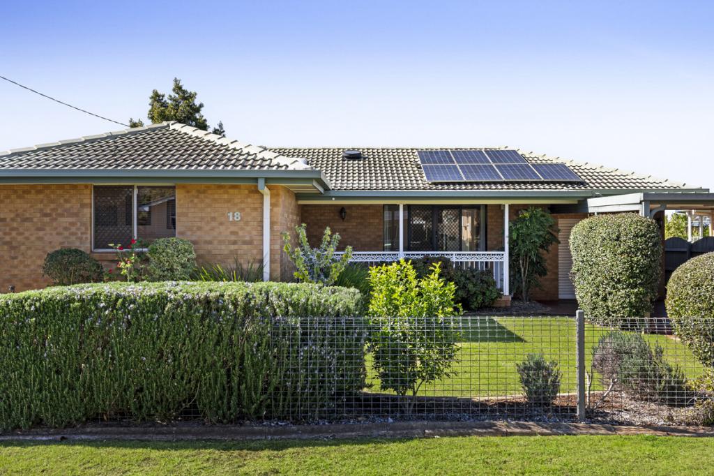 18 Smithfield St, Harristown, QLD 4350