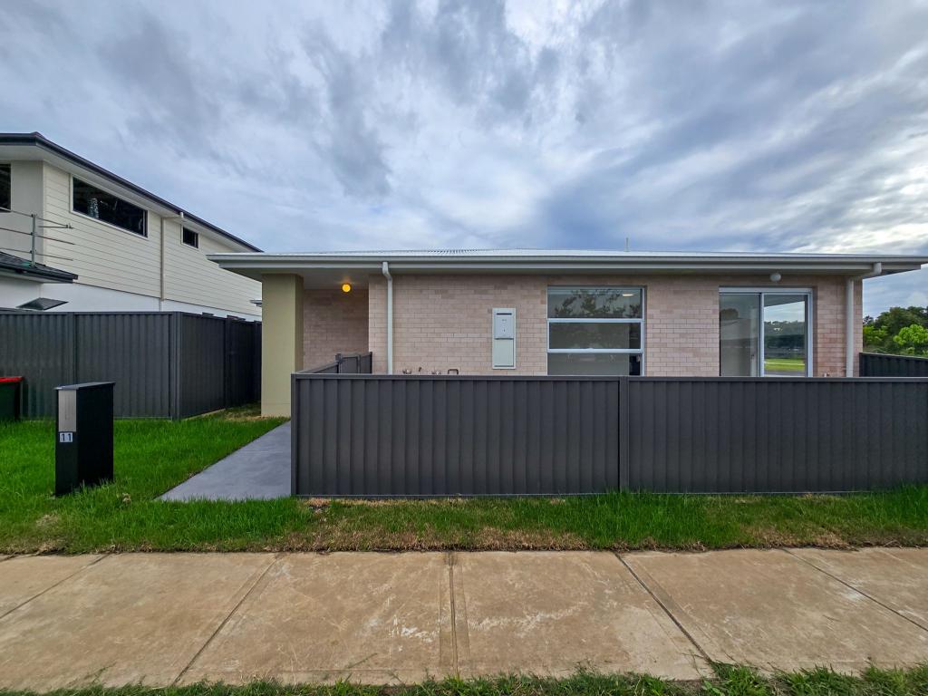 11 LAGUNA ST, SPRING FARM, NSW 2570