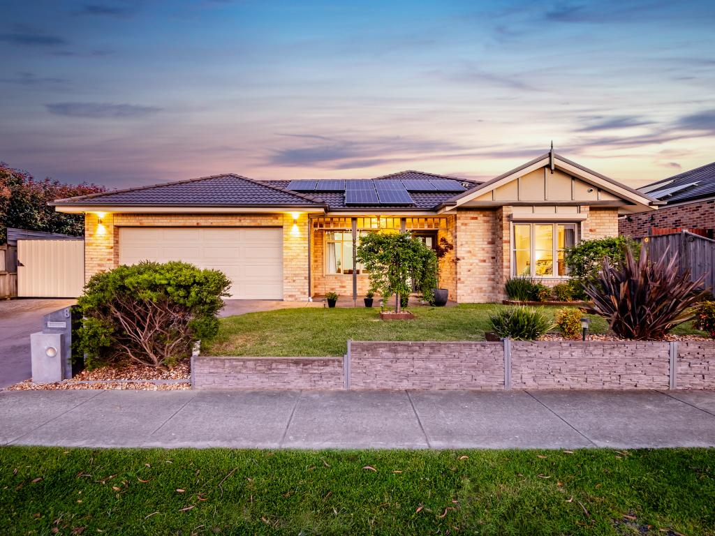 8 Chamberlain St, Cranbourne East, VIC 3977