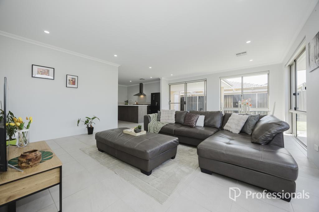 7a Hythe Rd, Marangaroo, WA 6064