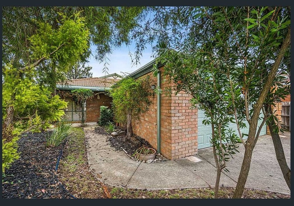 16 Martens Ct, Taylors Lakes, VIC 3038