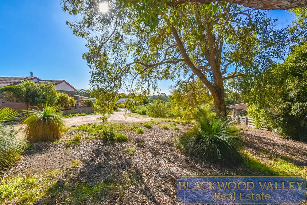 11 Reid Pl, Boyup Brook, WA 6244
