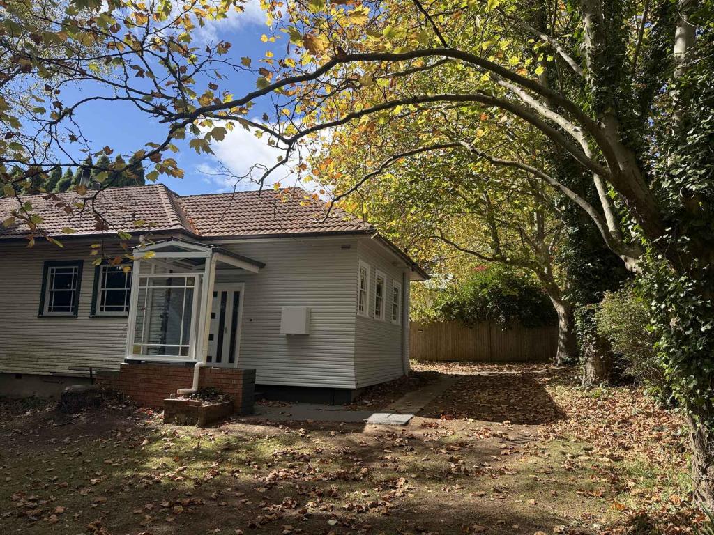 1/108 Govetts Leap Rd, Blackheath, NSW 2785