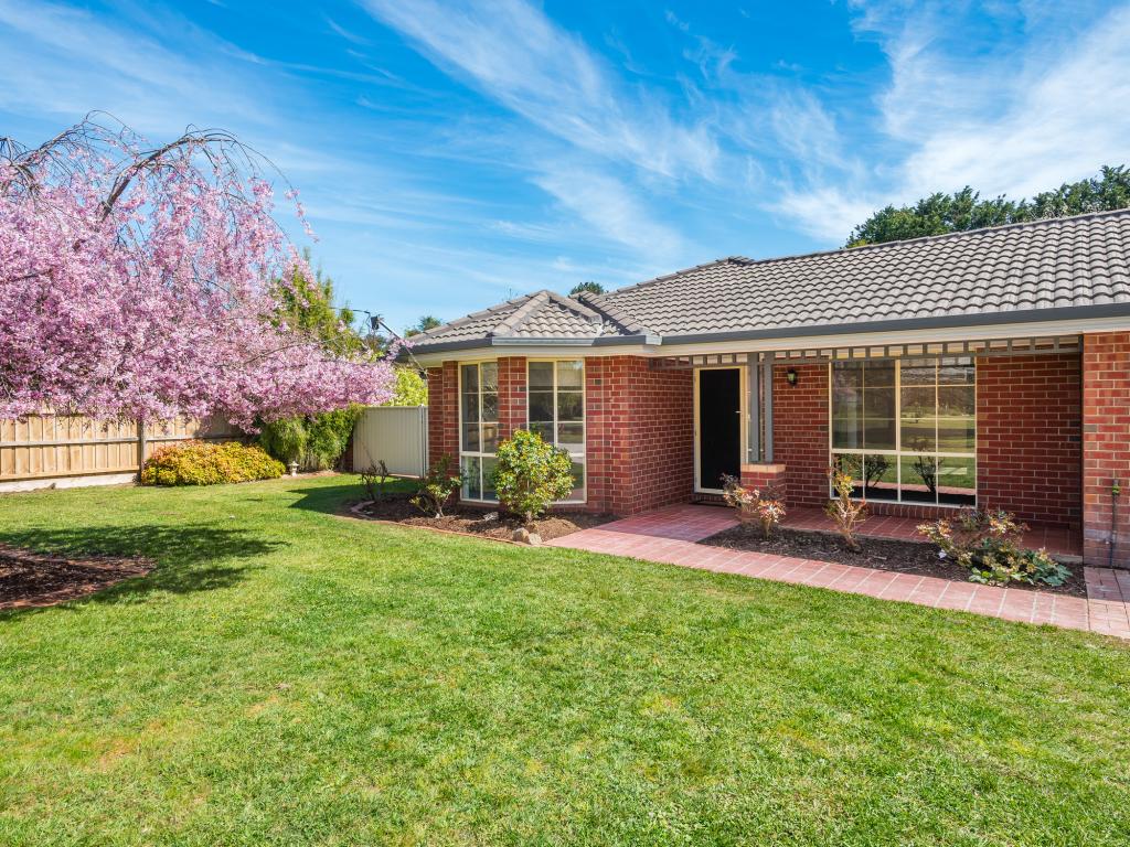 11 Clifton Dr, Lancefield, VIC 3435