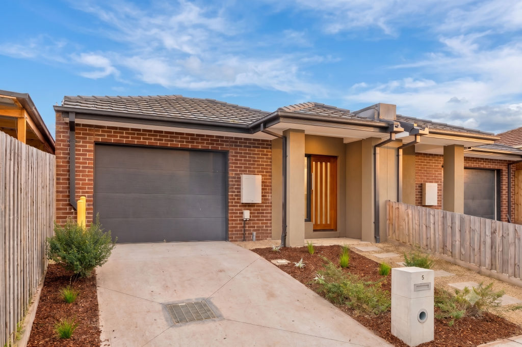 5 JAMMON CL, HAMPTON PARK, VIC 3976
