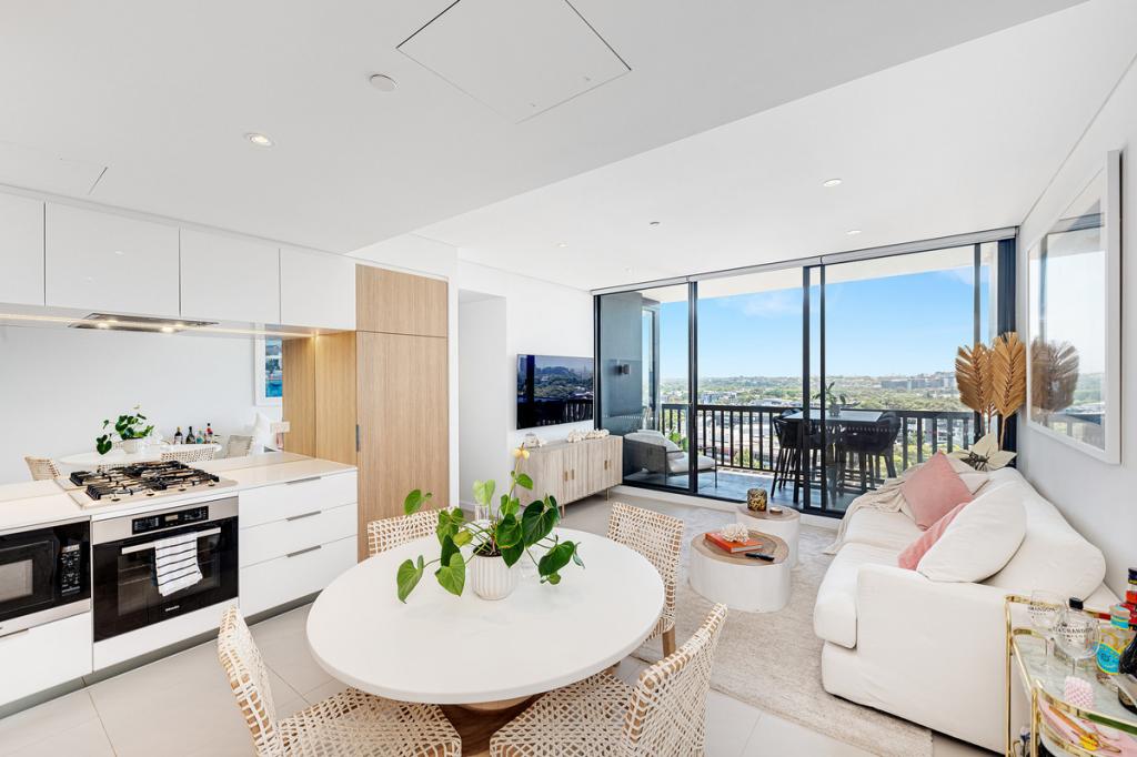 1702/21 DUNKERLEY PL, WATERLOO, NSW 2017