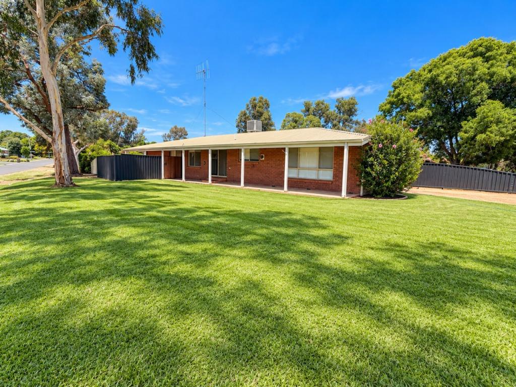83 Falkiner St, Tocumwal, NSW 2714