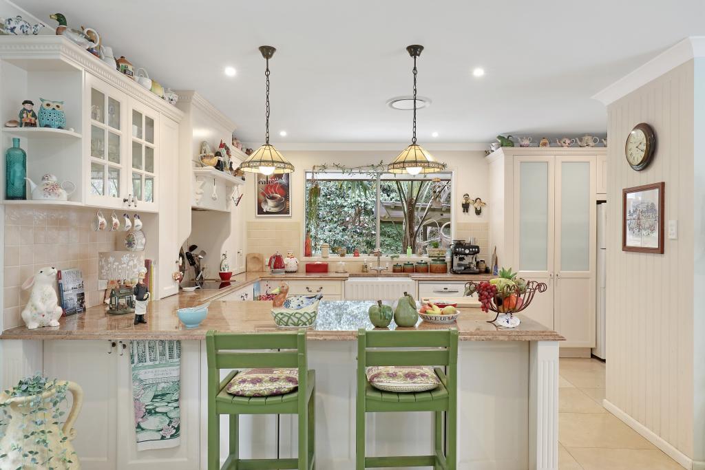 23 Bristol Pde, Farmborough Heights, NSW 2526