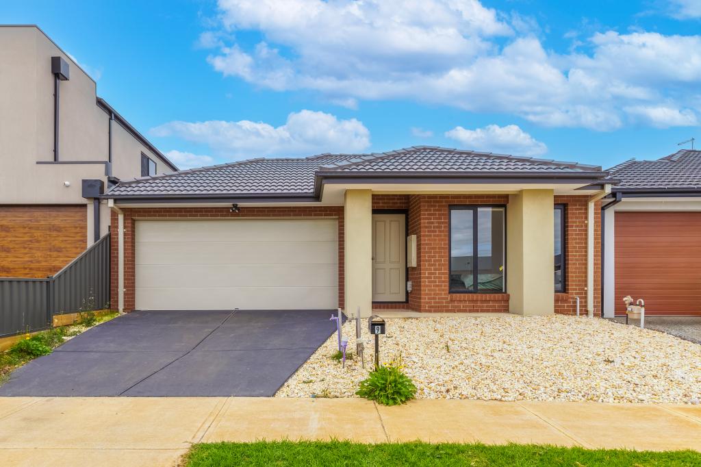 9 Saltaire Dr, Strathtulloh, VIC 3338