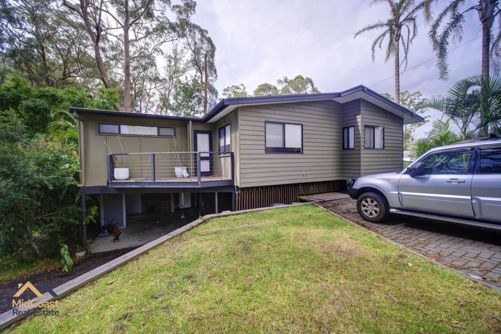 4 Valley Rd, Smiths Lake, NSW 2428