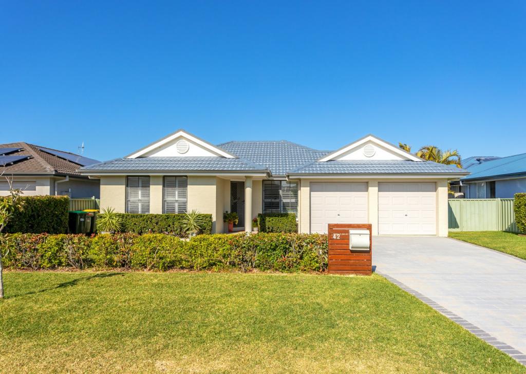 42 BLUEHAVEN DR, OLD BAR, NSW 2430