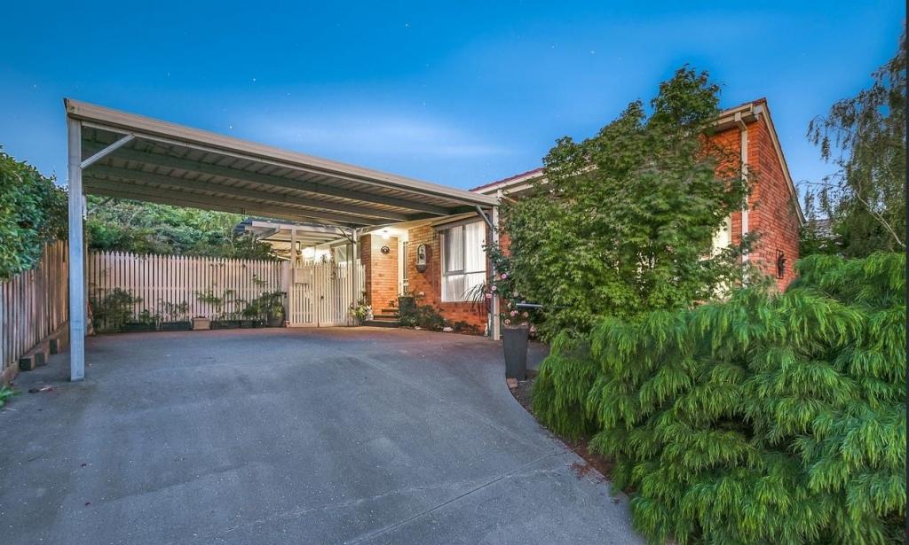 1 Mallee Ct, Berwick, VIC 3806