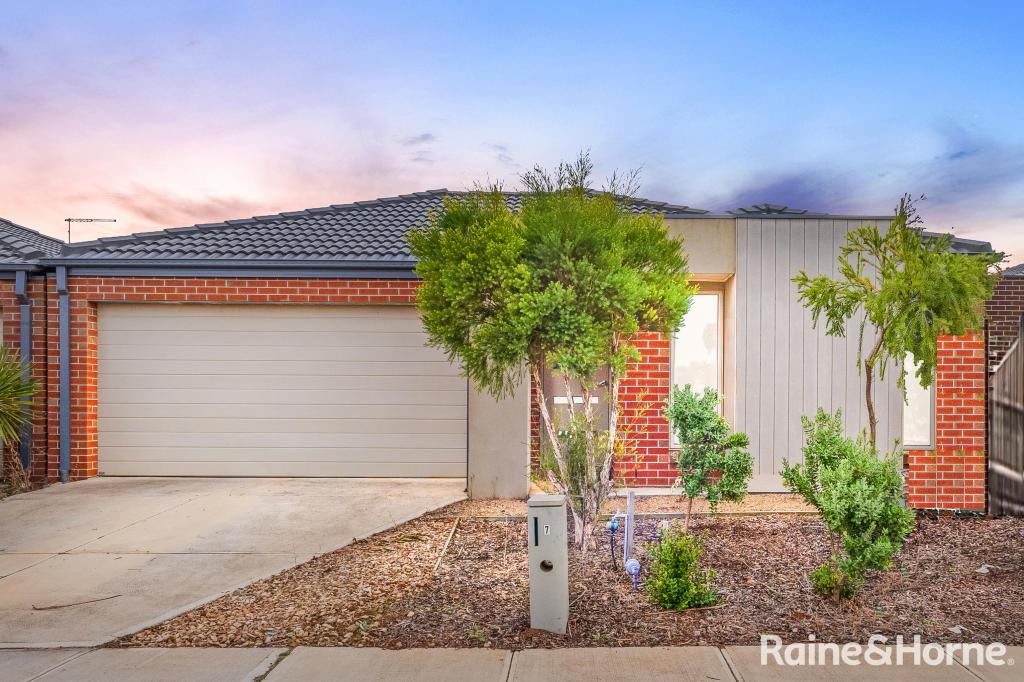 7 STUDLEY ST, WEIR VIEWS, VIC 3338