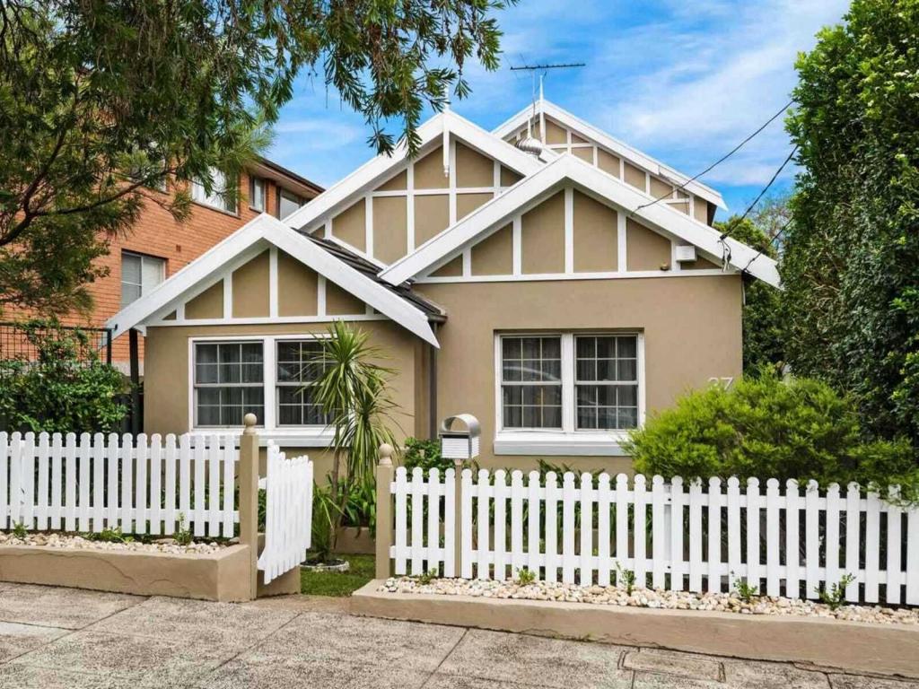 27a Henson St, Marrickville, NSW 2204