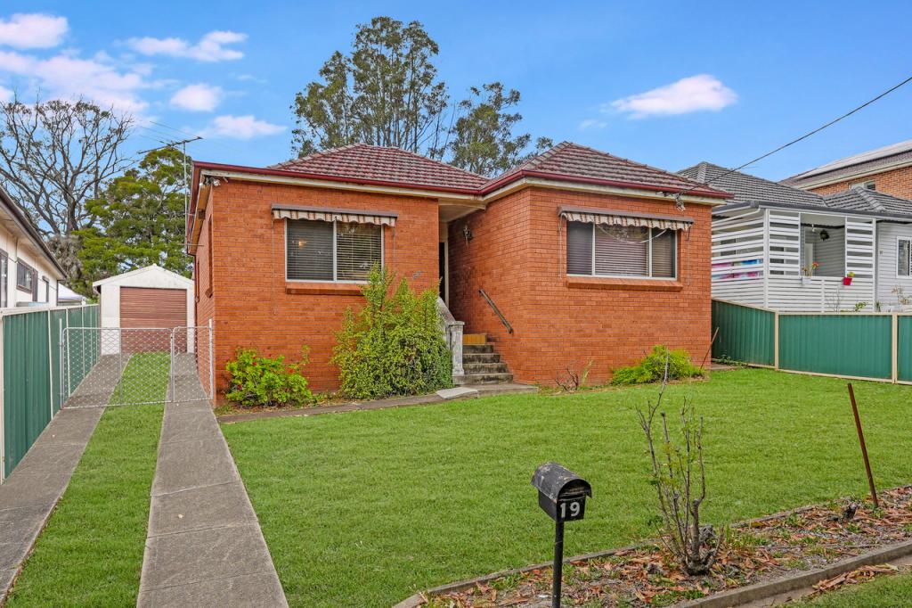 19 Hood St, Yagoona, NSW 2199