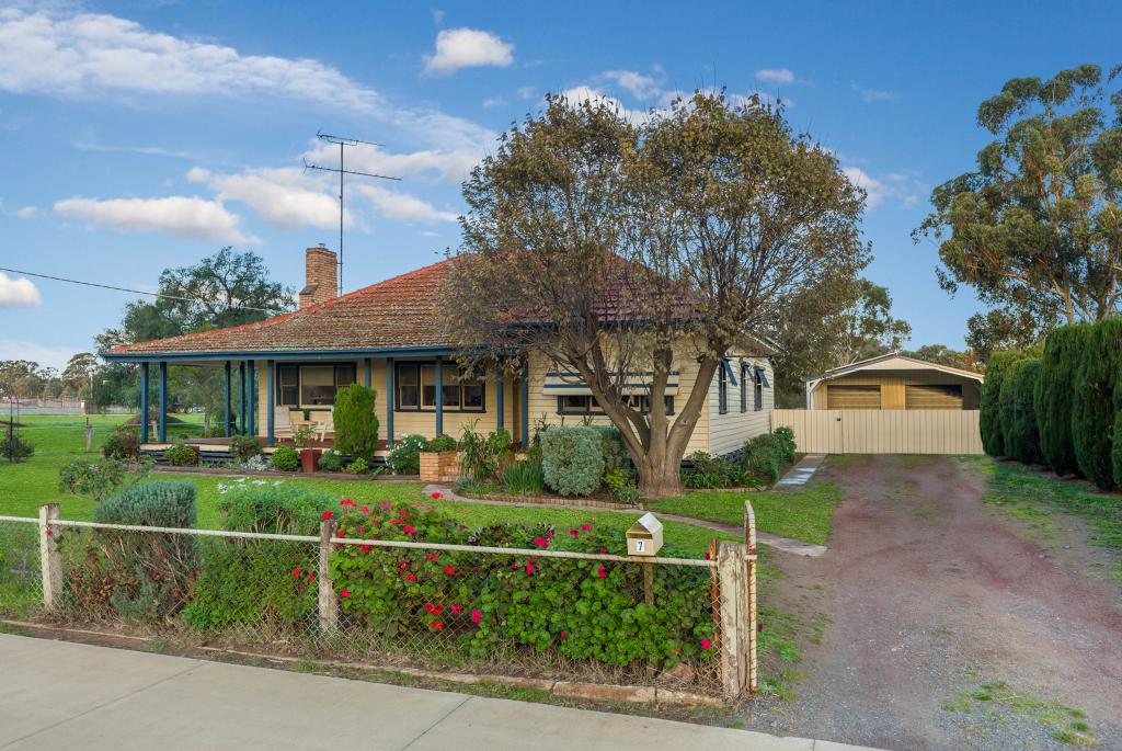 7 Kaye St, Charlton, VIC 3525