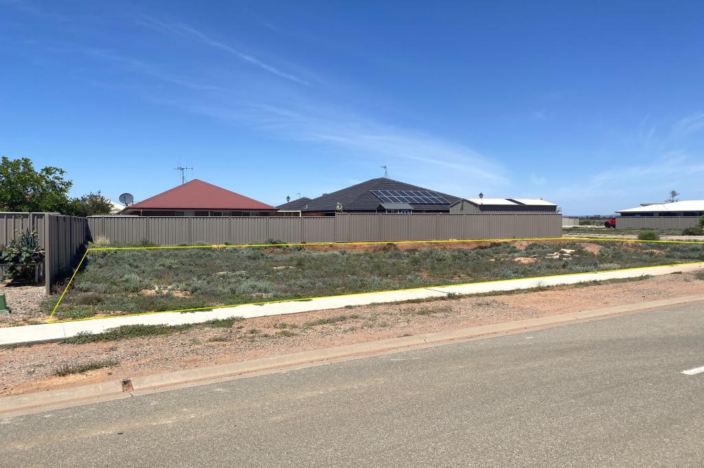 2 Tummel Cir, Whyalla Jenkins, SA 5609