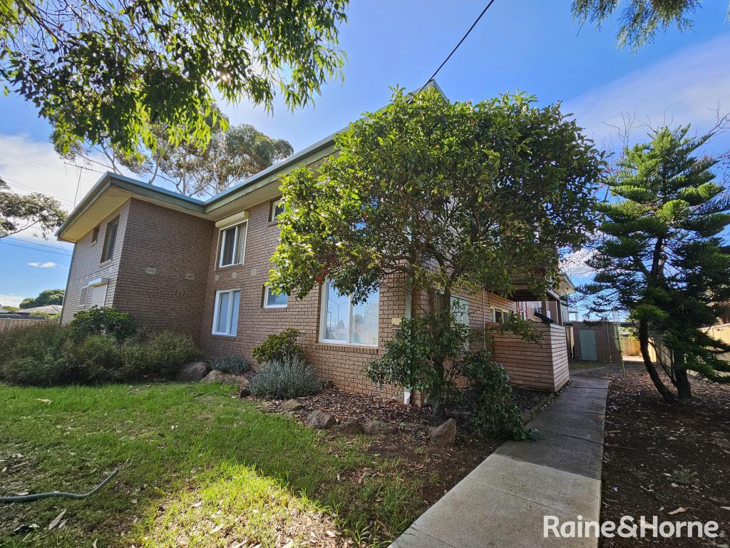 7/128 EAST ESP, ST ALBANS, VIC 3021