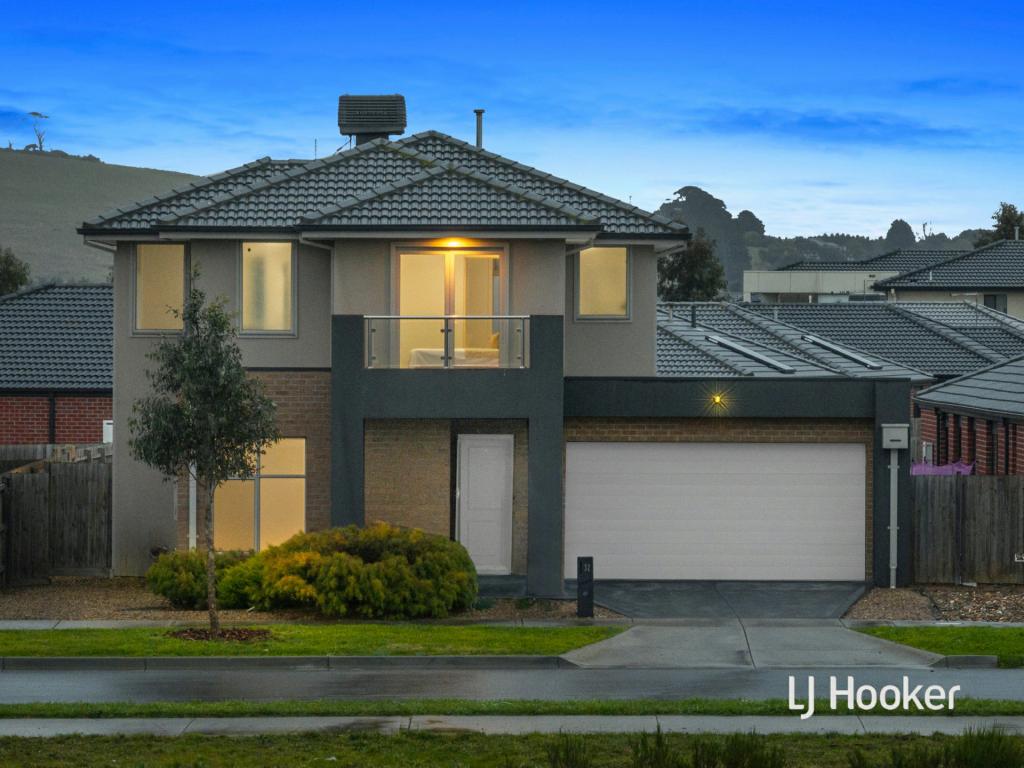 32 BRIDGEWATER PKWY, WALLAN, VIC 3756