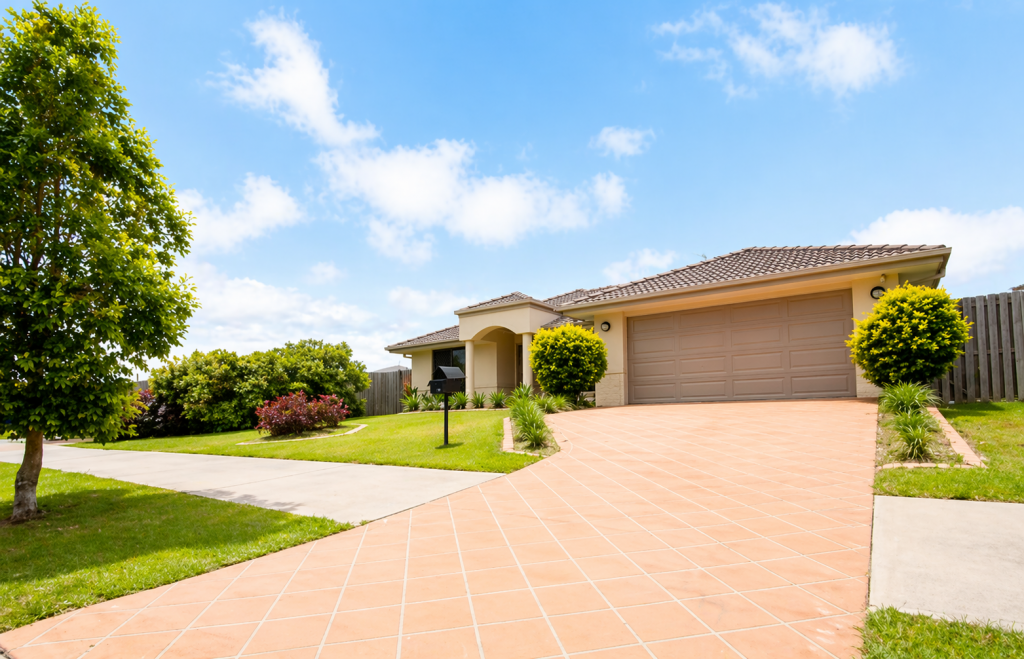 10a Manra Way, Pacific Pines, QLD 4211