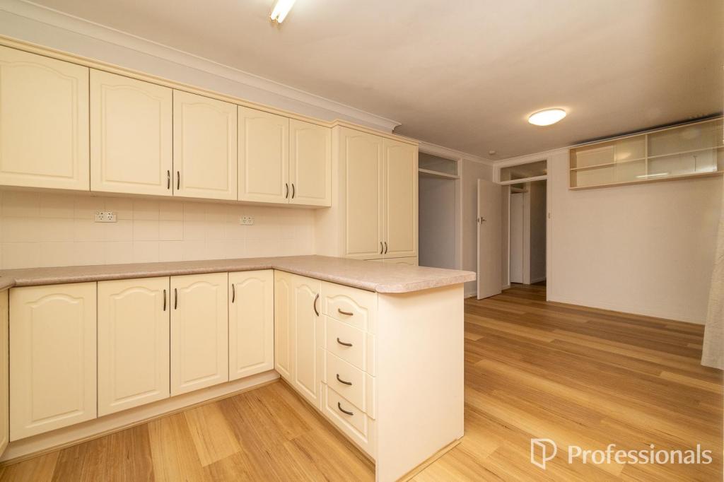 7 Banksia Rd, Camillo, WA 6111