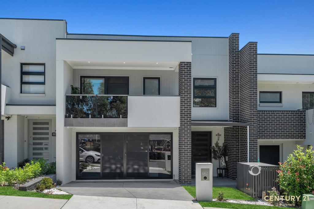 125 LILLYWHITE CCT, ORAN PARK, NSW 2570
