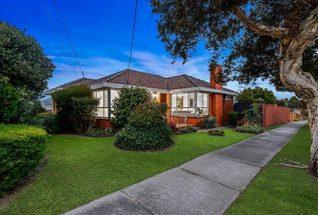 12 COCHRANE AVE, KEYSBOROUGH, VIC 3173