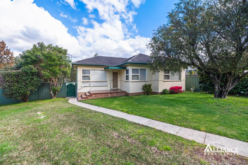 17 Claverdon Ave, Picnic Point, NSW 2213