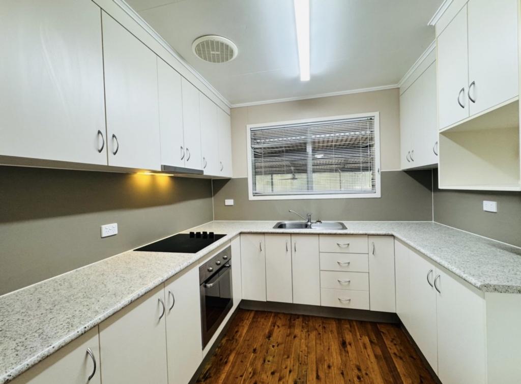 4 Harris Ct, Moranbah, QLD 4744
