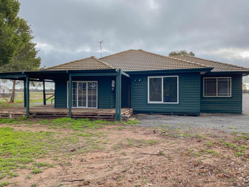 1 Gunyah Flat Rd, Charlton, VIC 3525