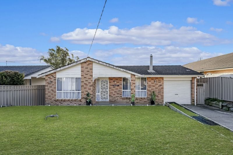 72 Catherine St, Mannering Park, NSW 2259