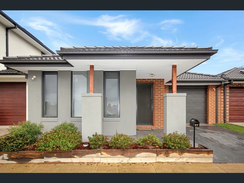 37 BELVEDERE DR, TRUGANINA, VIC 3029