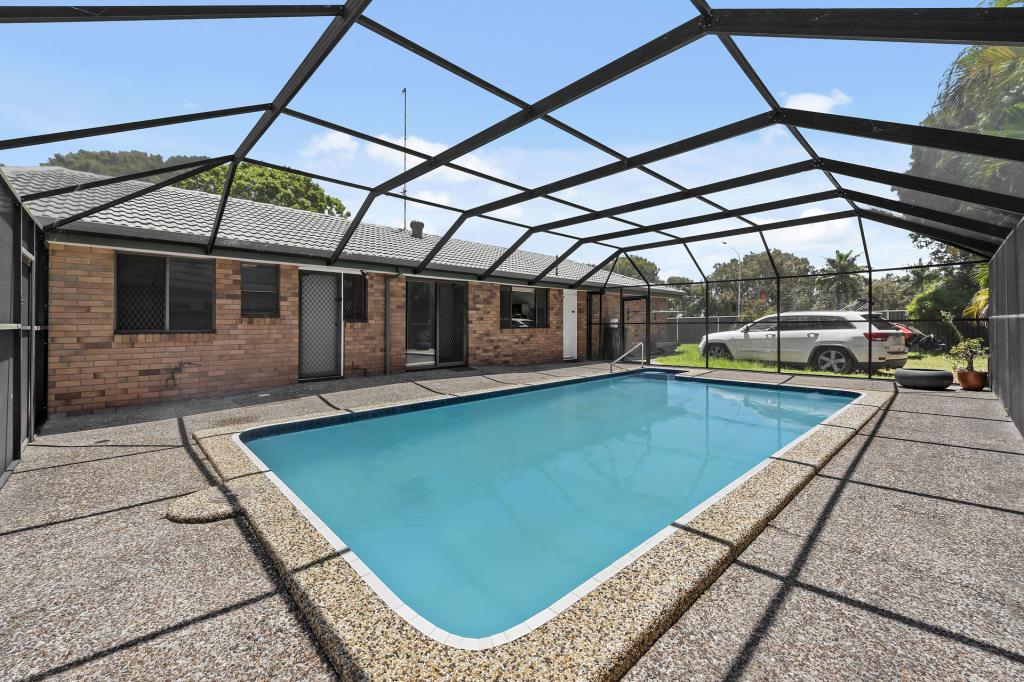 2 Fairway Dr, Clear Island Waters, QLD 4226