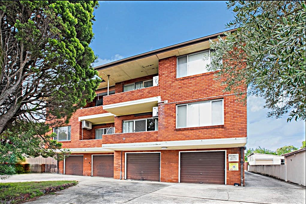1 / 76 ROSSMORE AVE, PUNCHBOWL, NSW 2196