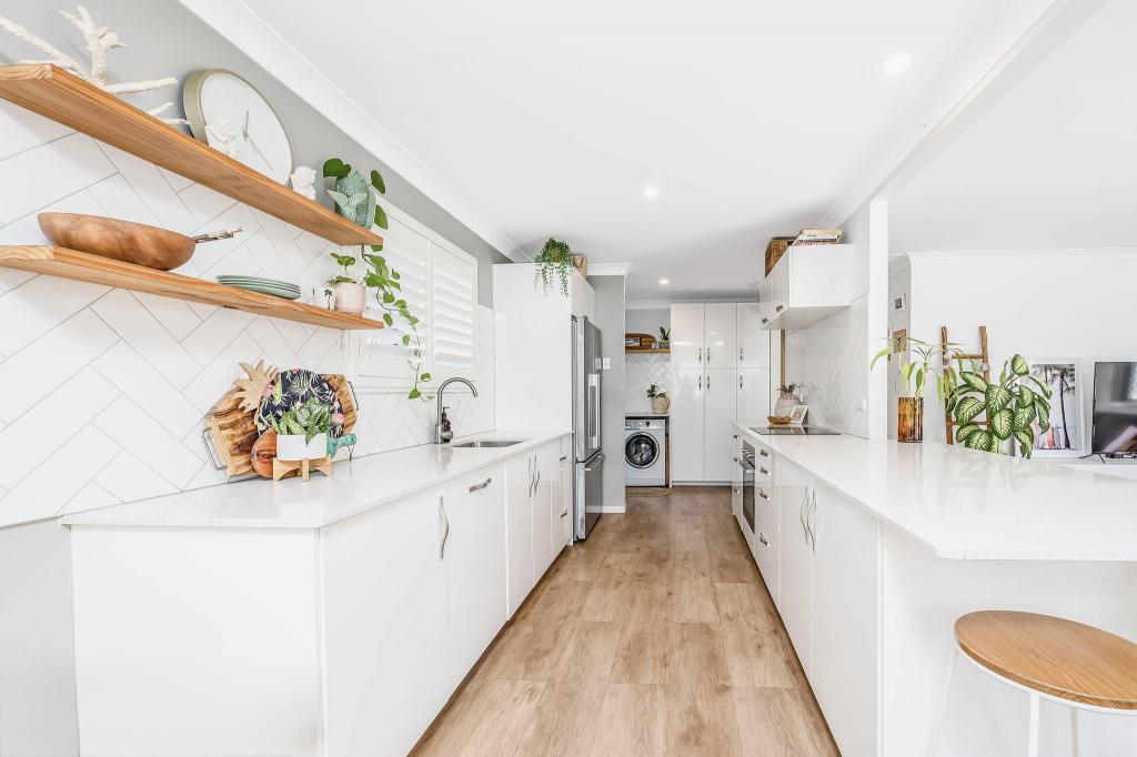 10 Saint Nicholas St, Runaway Bay, QLD 4216