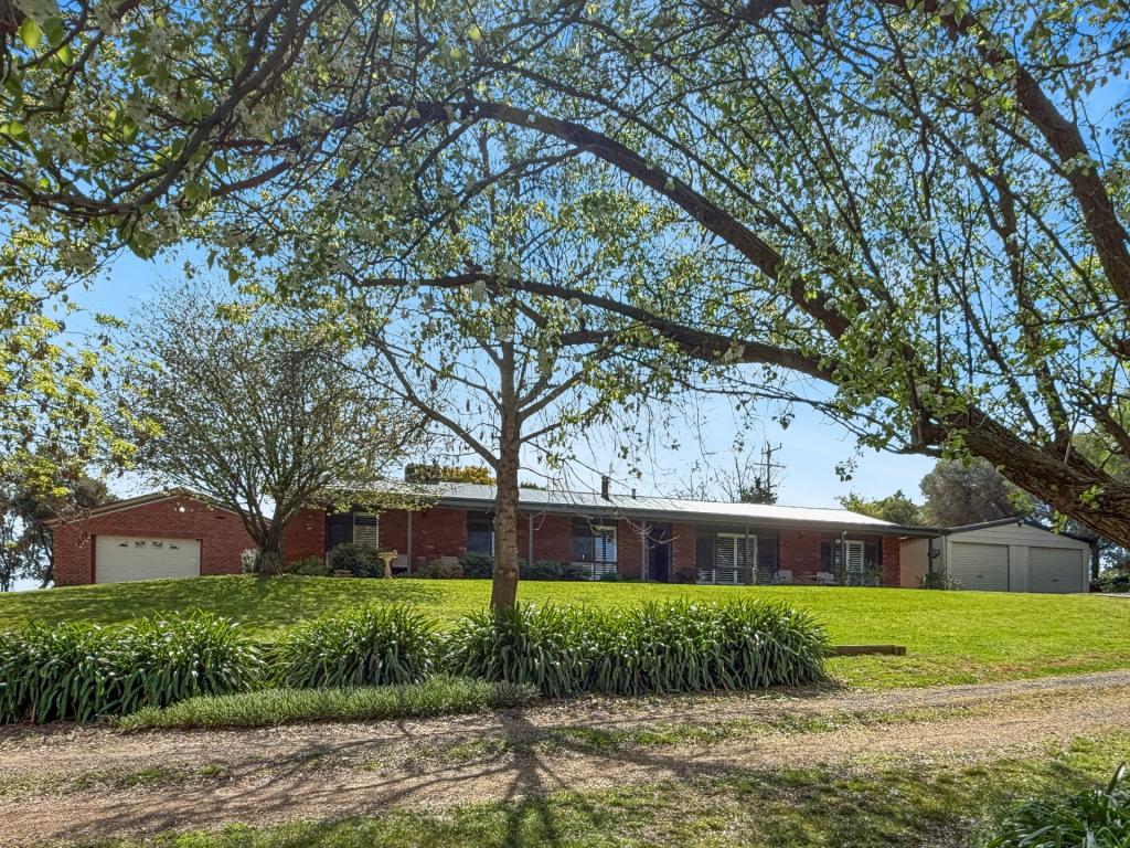 30 Redhill Rd, Young, NSW 2594