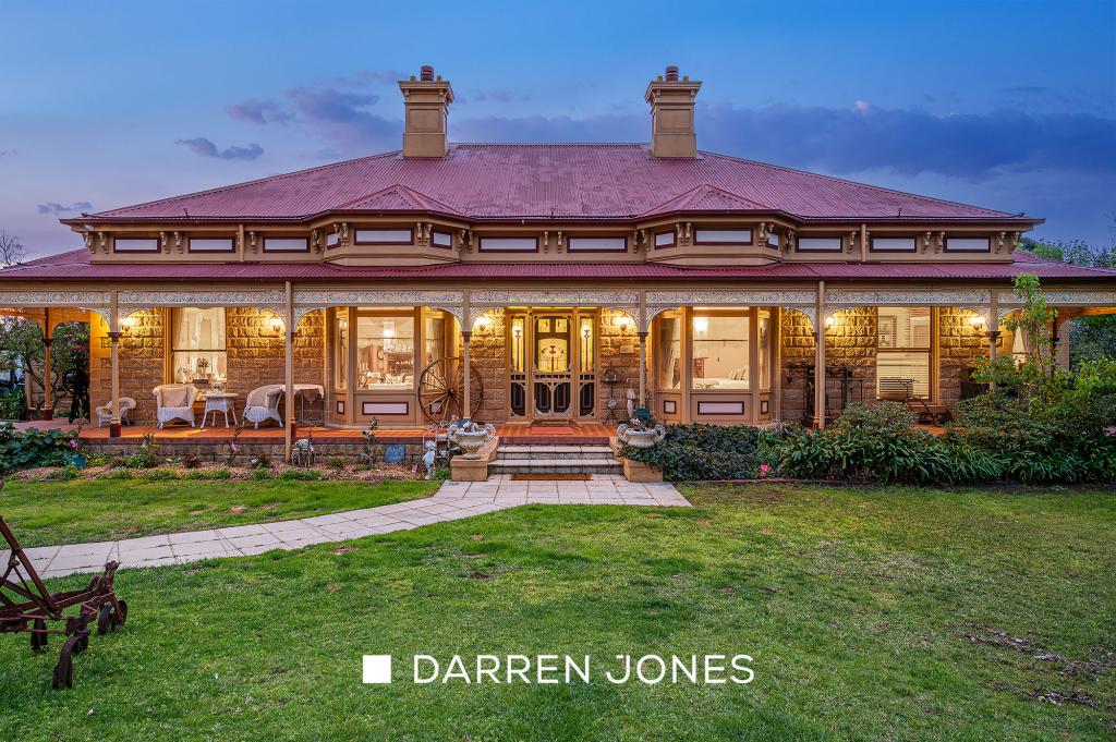 68 KURRAK RD, YARRAMBAT, VIC 3091