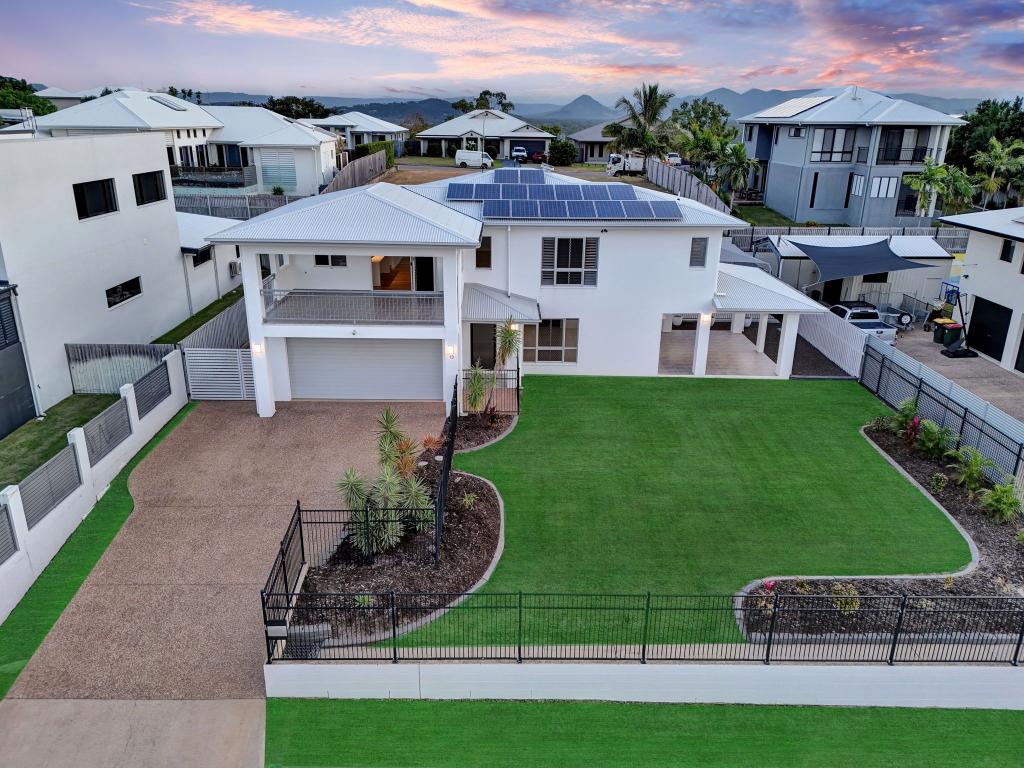 13 Cashell Cres, Bushland Beach, QLD 4818
